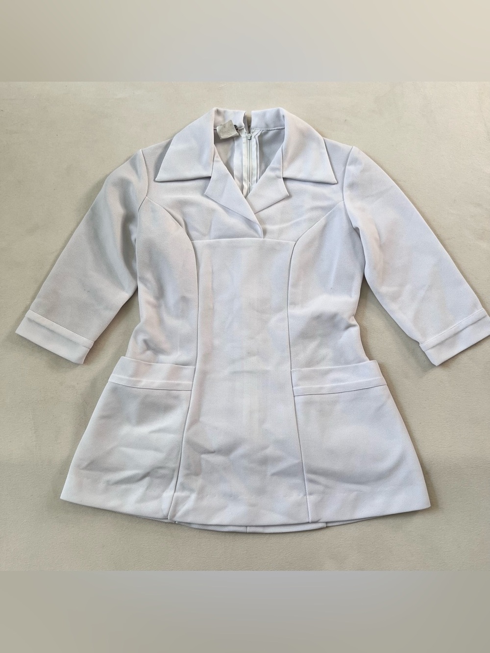 True Vintage Nurse Tunic White Swan Size 8 Women's with Notch Collar and Pockets